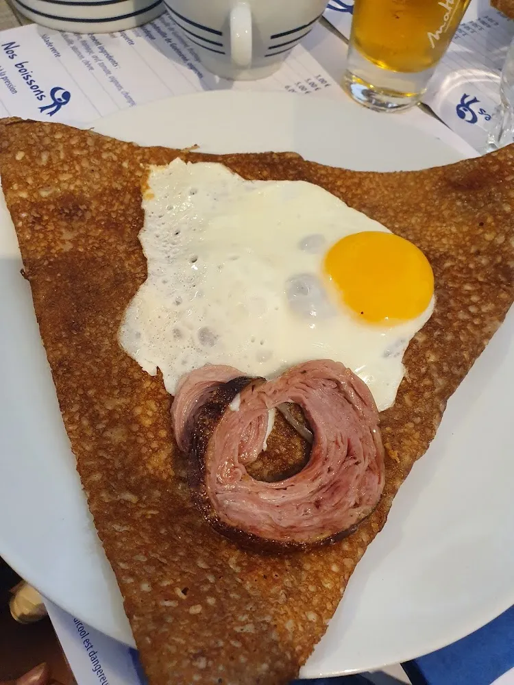 Galette À L'andouille de Guemene Et Oeuf